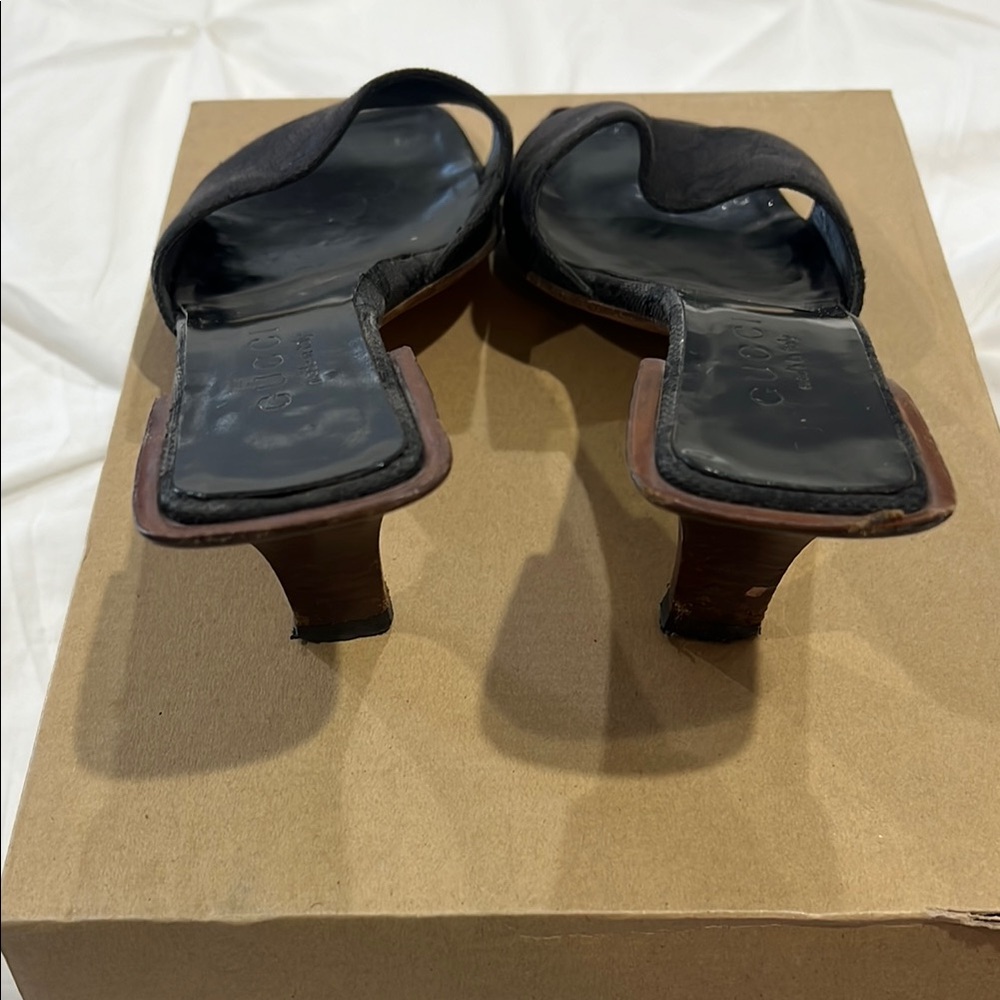 Gucci Black Mules with Textured Strap - Picture 2 of 4